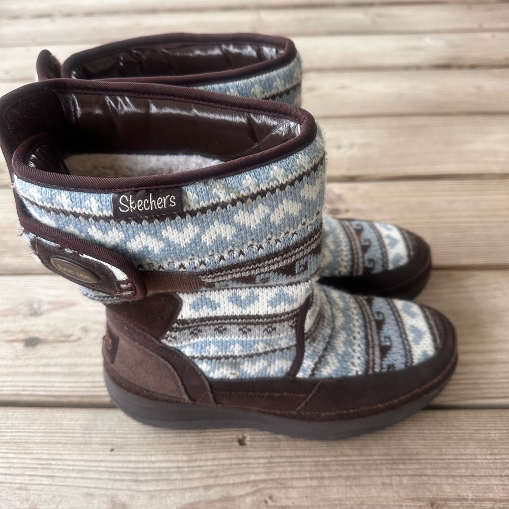 Skechers Chalet Carve Brown and blue sweater Tone Up boots